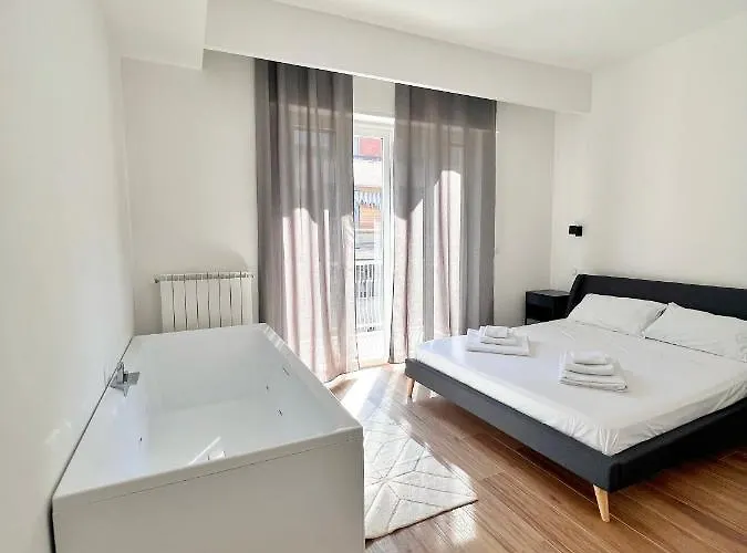 Finella Charming Bari